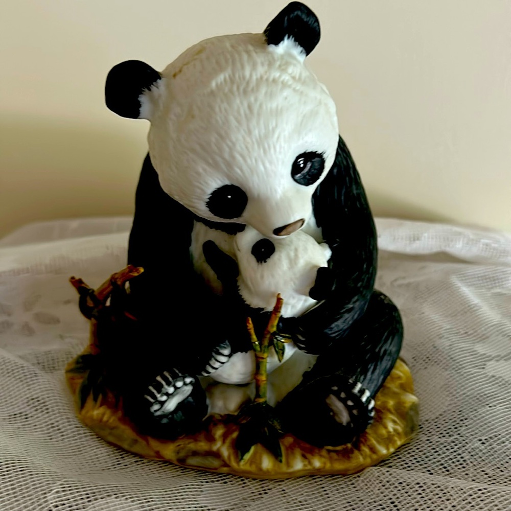 Mamma Panda & baby Master Porcelain by “Homco” 1988 collectors piece